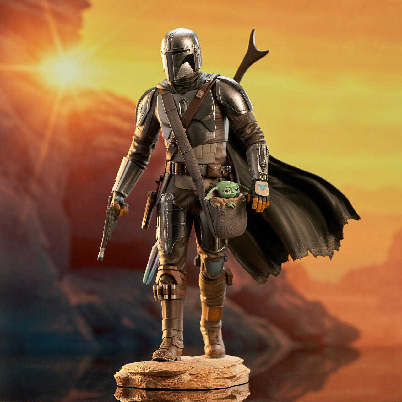 Star Wars Mandalorian with Child Premier Collection Statue Hasbro